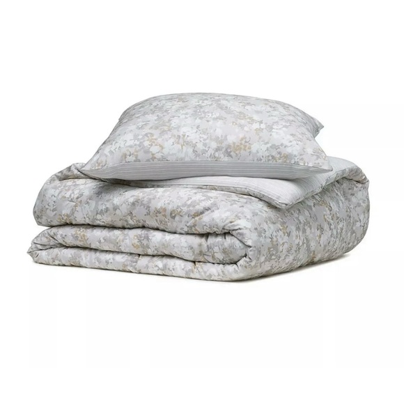 Martha Stewart 3 piece comforter set. - Picture 2 of 4